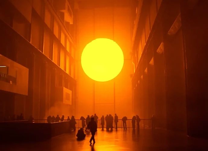 Olafur-Eliasson-–-The-Weather-Project-2003-730139817